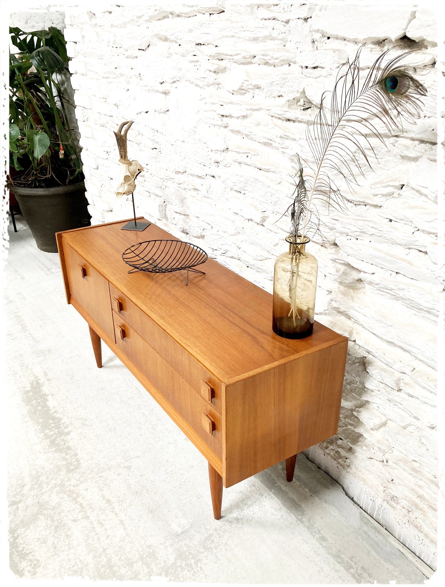 Petite Enfilade Basse Vintage Style Scandinave en Teck