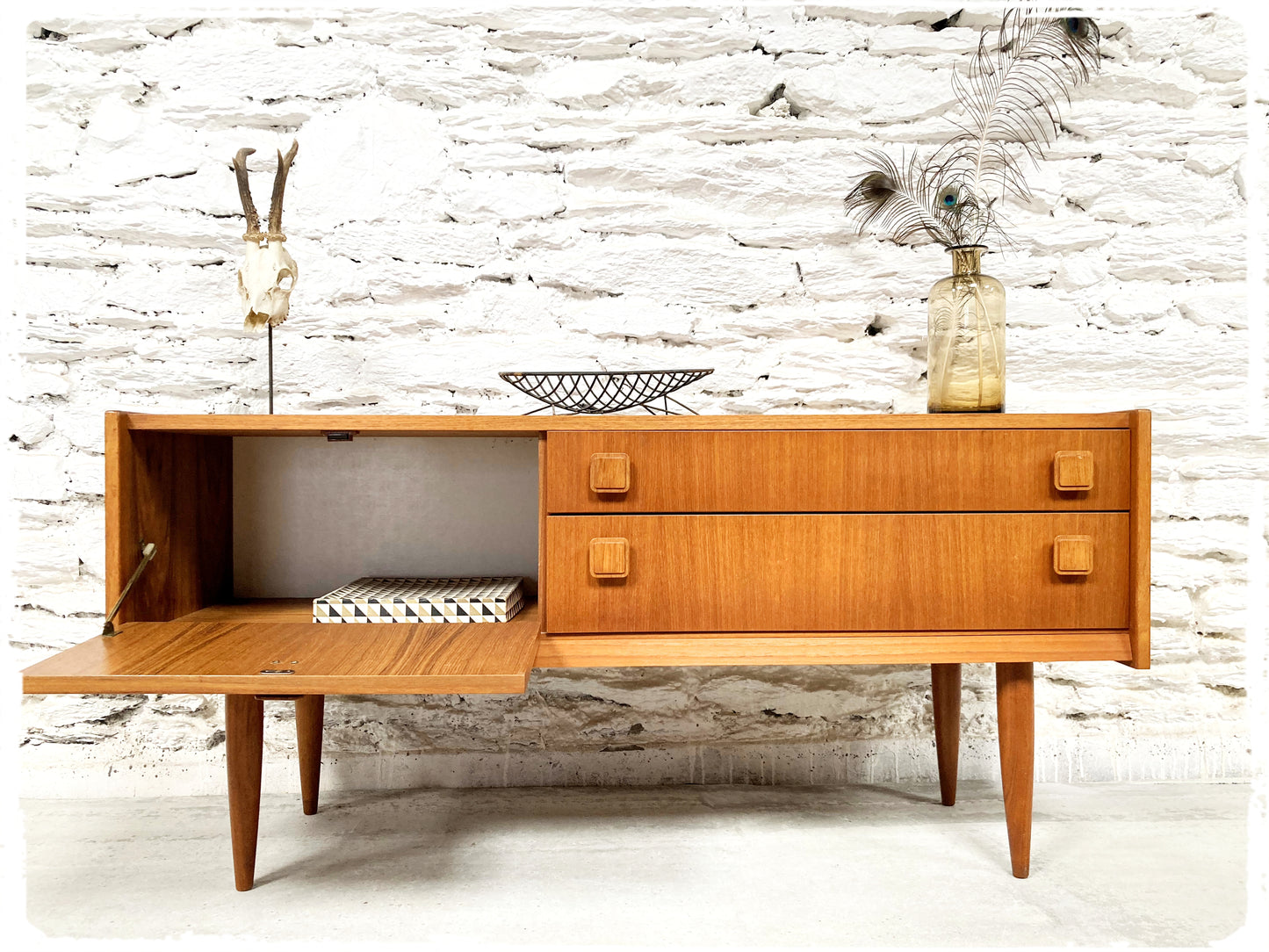 Petite Enfilade Basse Vintage Style Scandinave en Teck