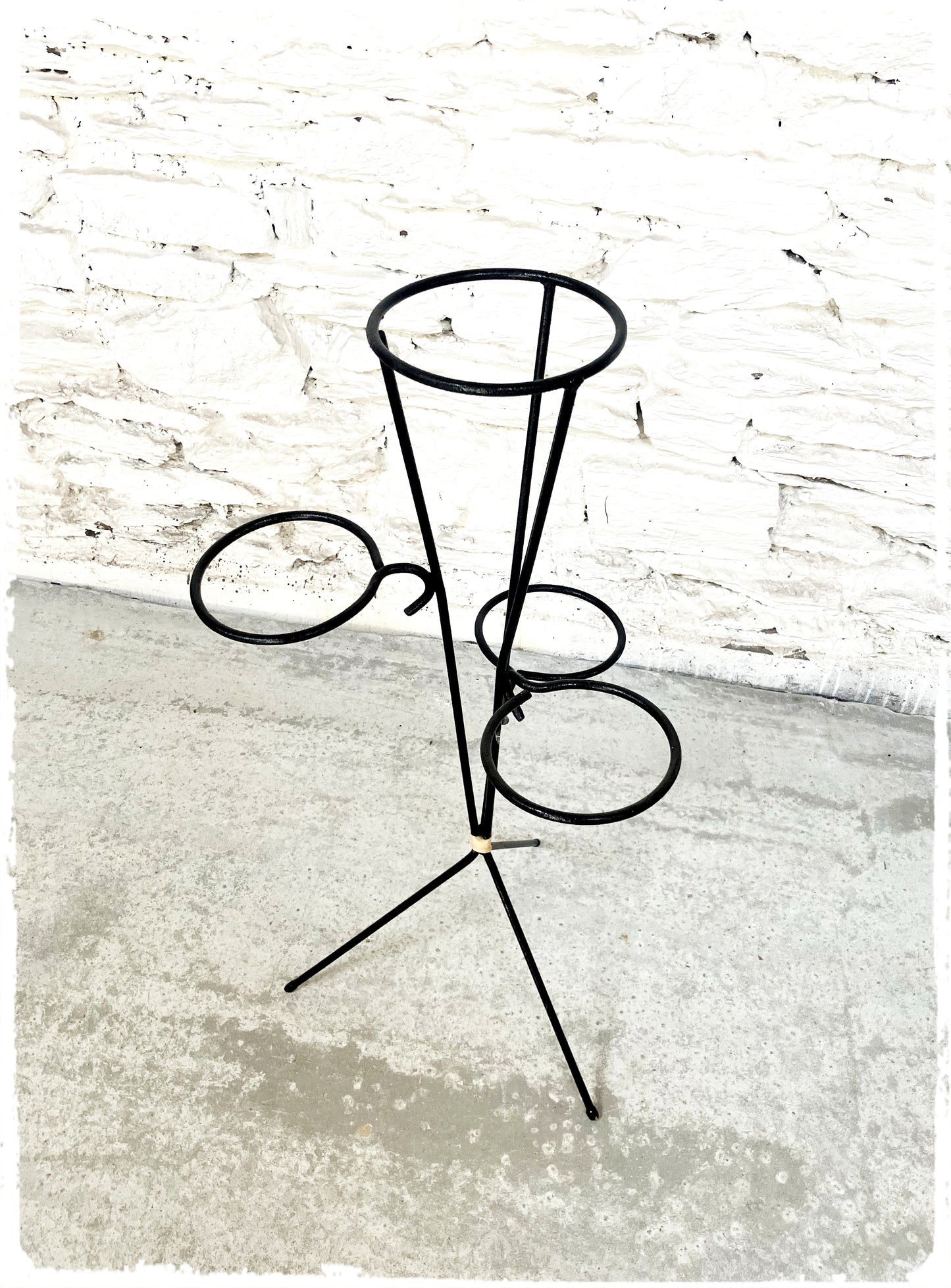Porte Plantes Jardinière Vintage Tripode Moderniste Noir en Métal