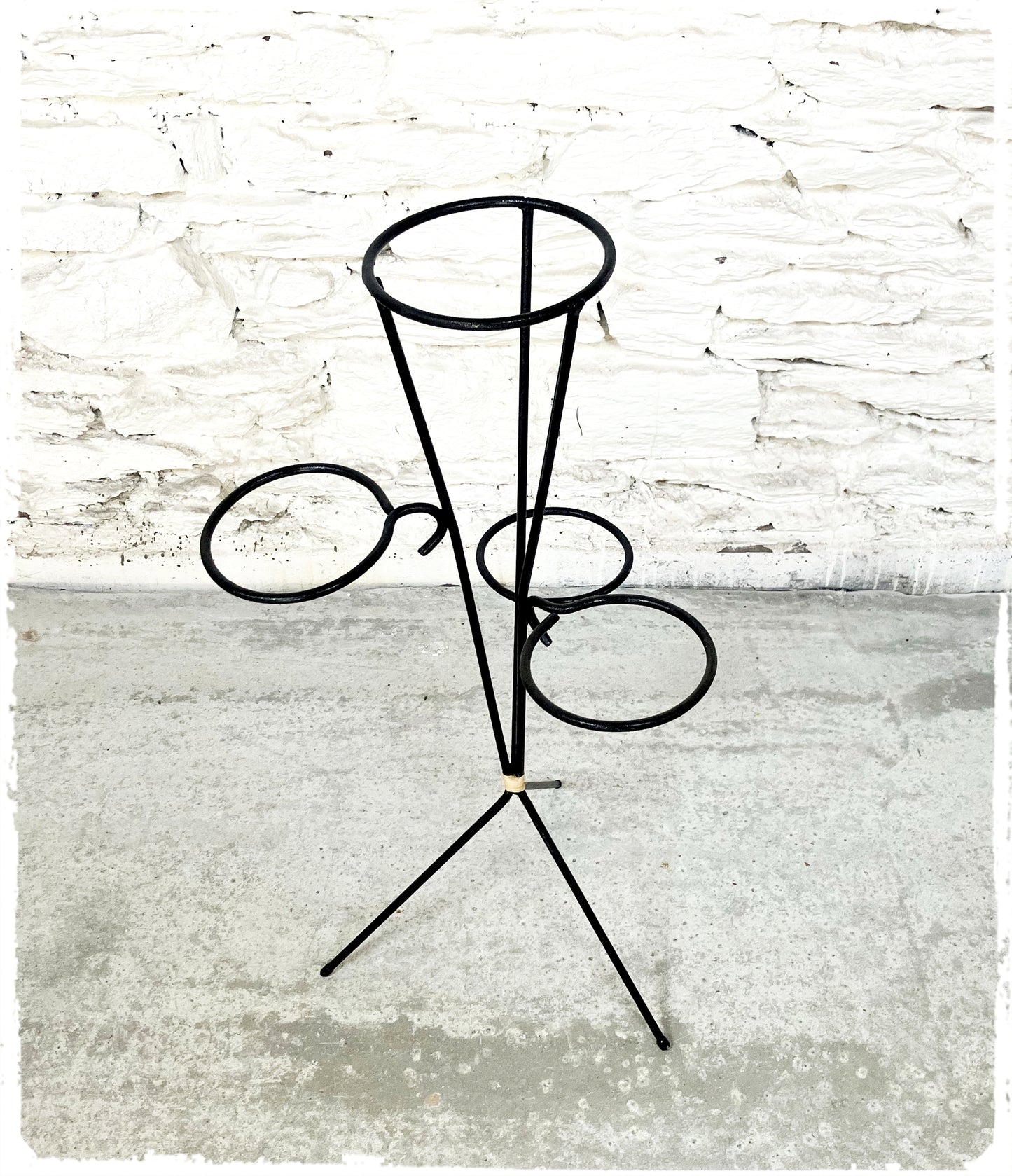 Porte Plantes Jardinière Vintage Tripode Moderniste Noir en Métal