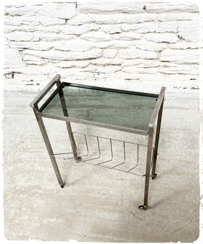 Porte Revues Bout de Canapé Vintage Années 70 Métal et Verre Fumé