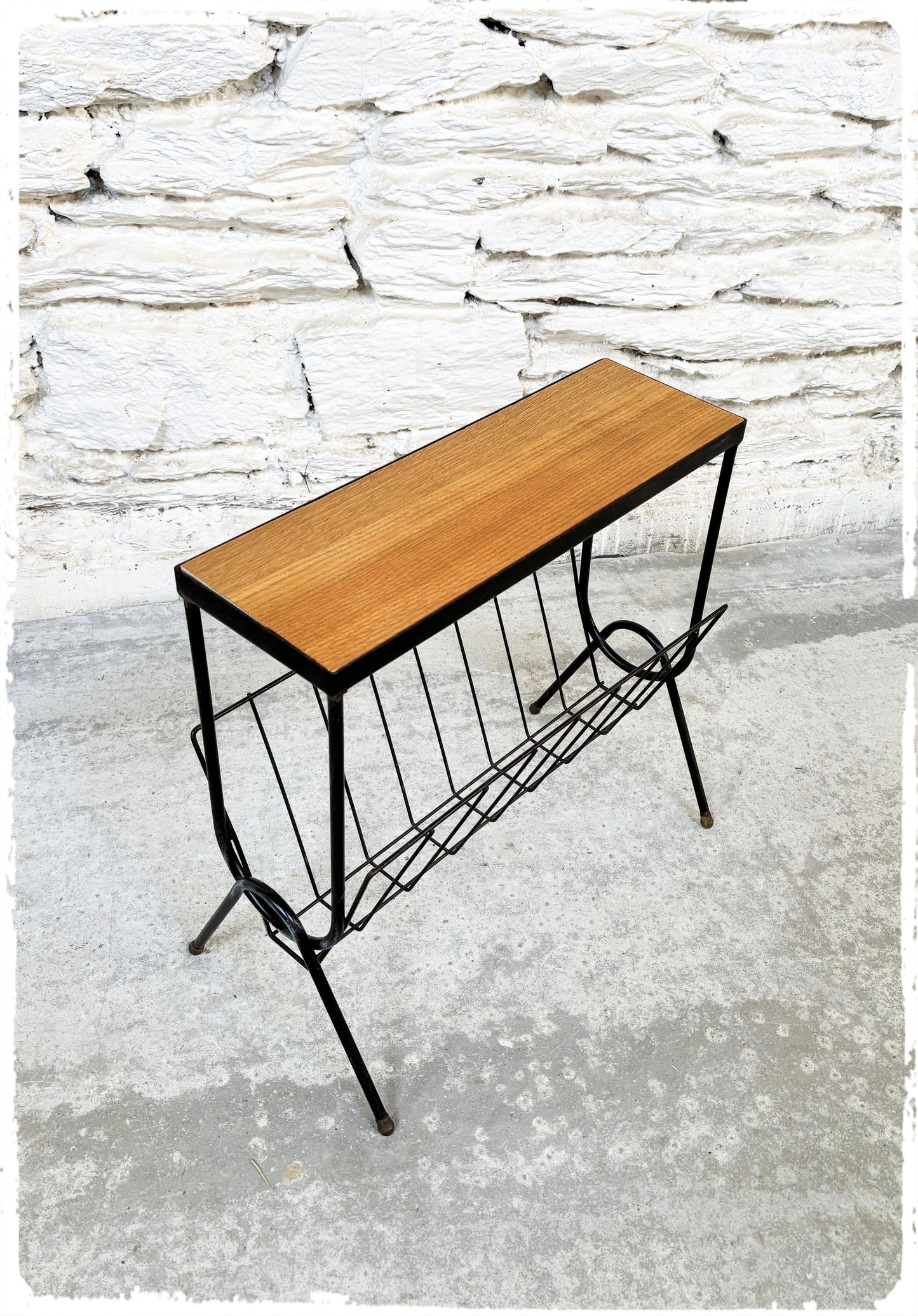 Porte Revues Bout de Canapé Vintage Moderniste métal et bois