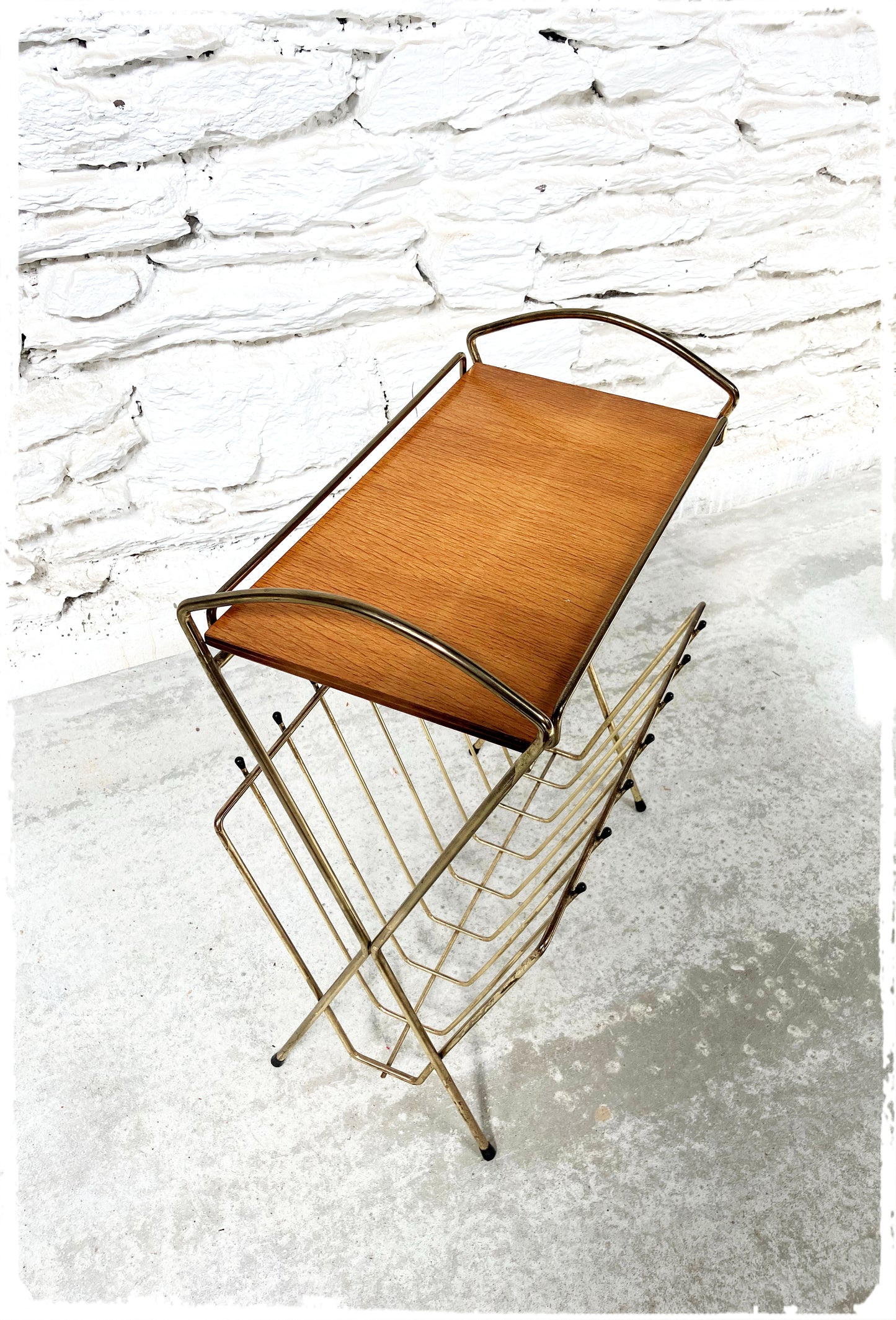 Porte Revues Bout de Canapé Vintage Moderniste