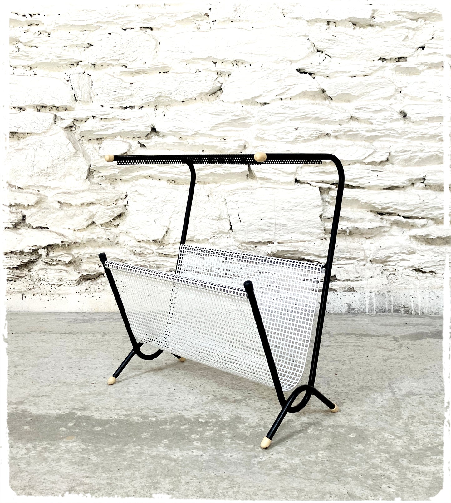 Porte Revues Vintage Métal Perforé Pilastro