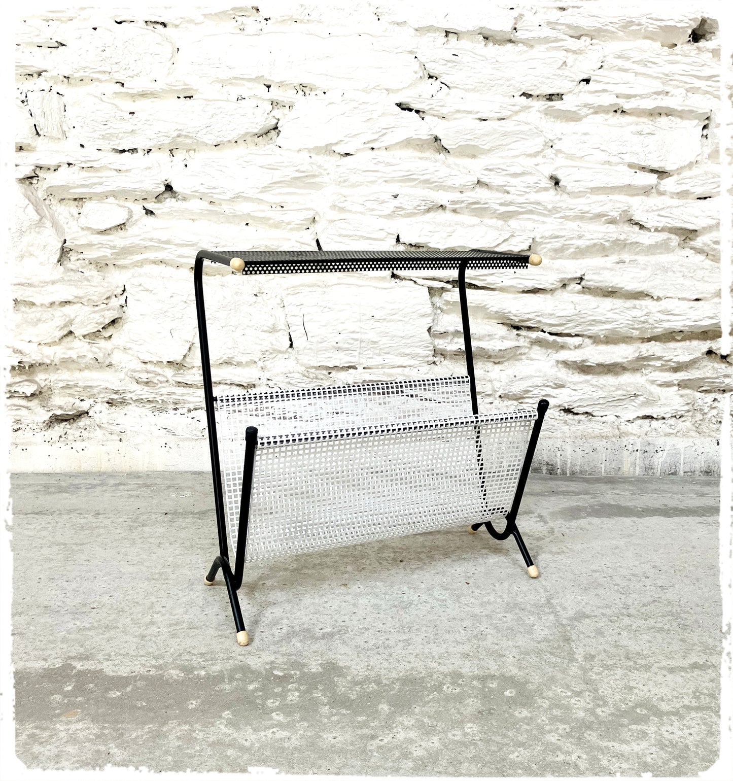 Porte Revues Vintage Métal Perforé Pilastro