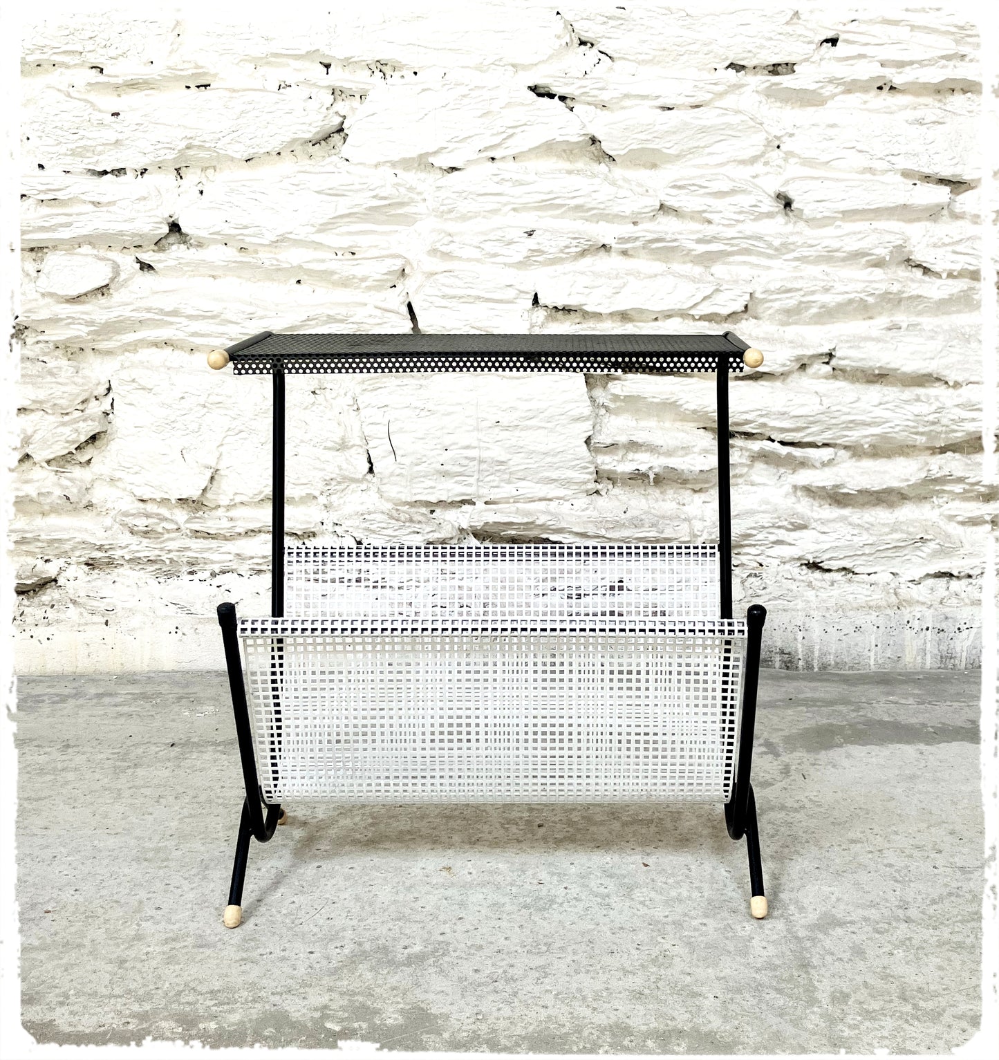 Porte Revues Vintage Métal Perforé Pilastro