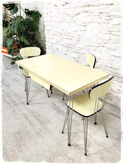 Ensemble Vintage Table et Chaises Pieds Eiffel en Formica Jaune Pale