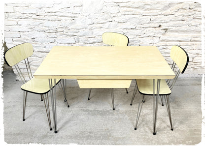 Ensemble Vintage Table et Chaises Pieds Eiffel en Formica Jaune Pale