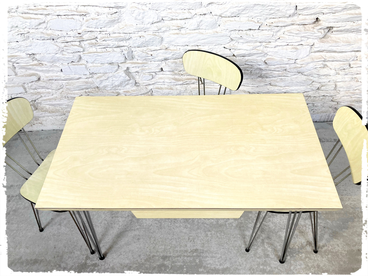 Ensemble Vintage Table et Chaises Pieds Eiffel en Formica Jaune Pale