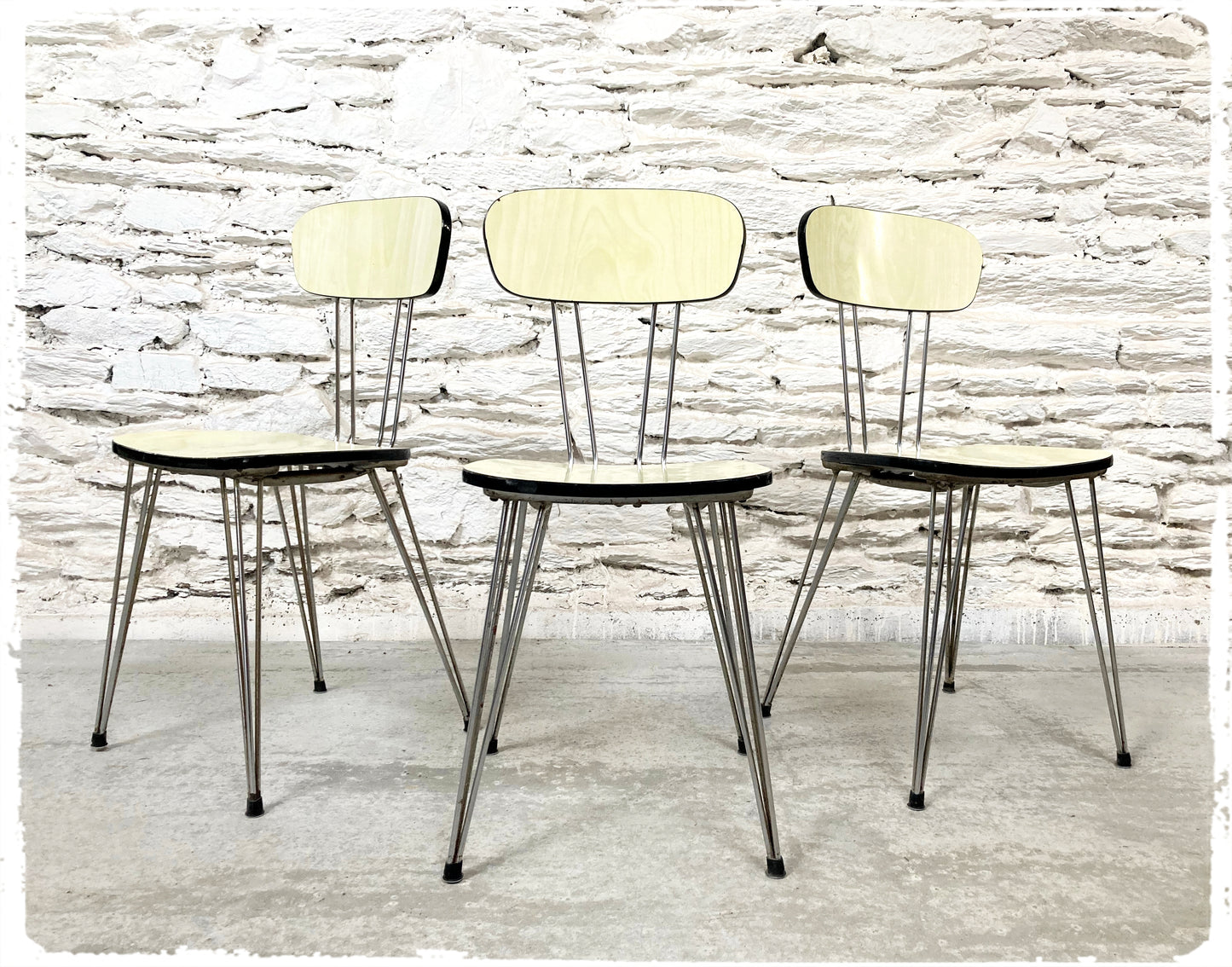 Ensemble Vintage Table et Chaises Pieds Eiffel en Formica Jaune Pale