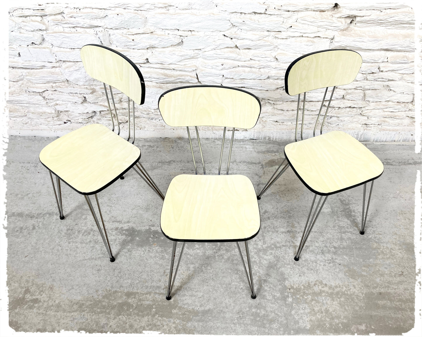 Ensemble Vintage Table et Chaises Pieds Eiffel en Formica Jaune Pale