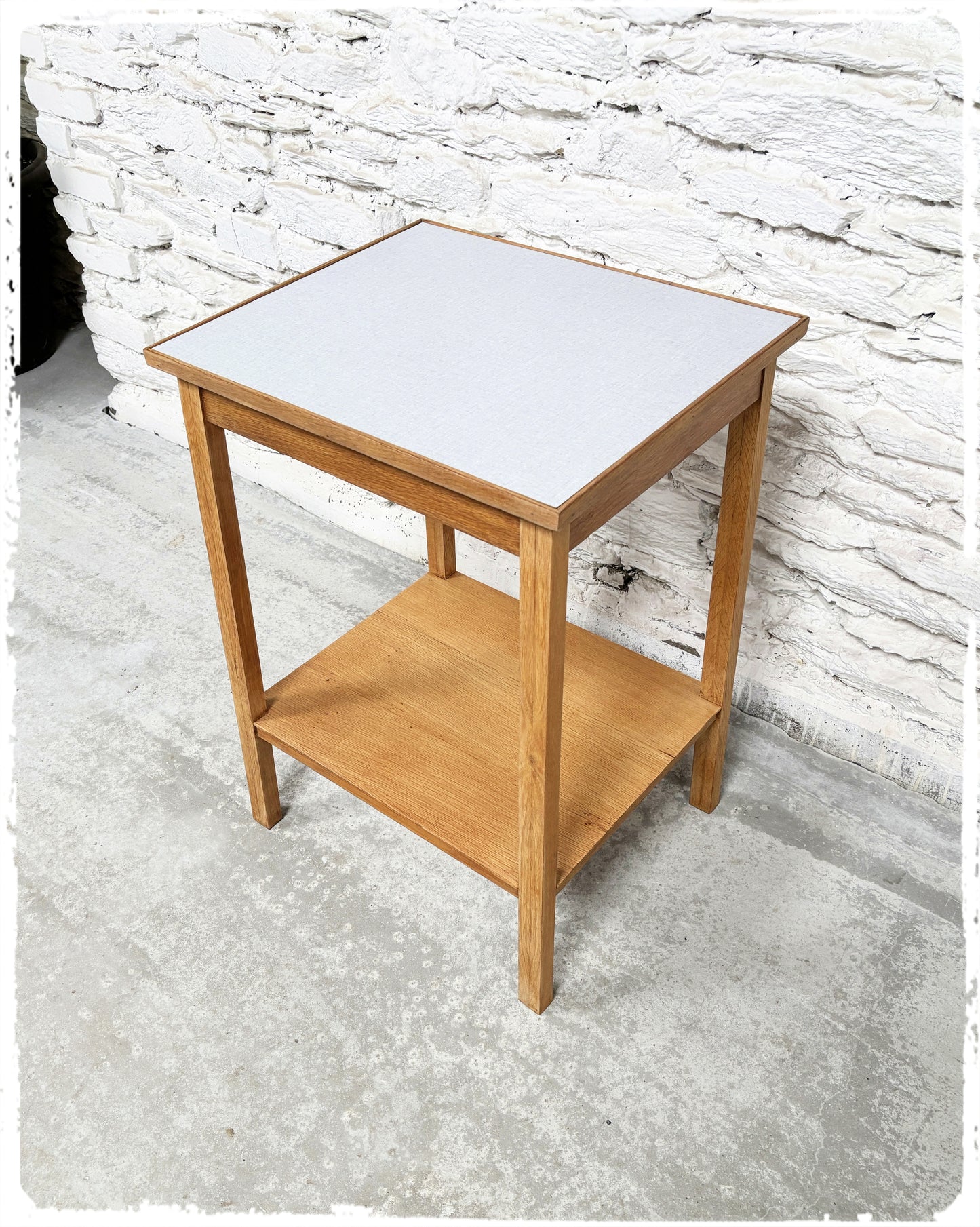 Table d'Appoint Vintage en Bois et Formica