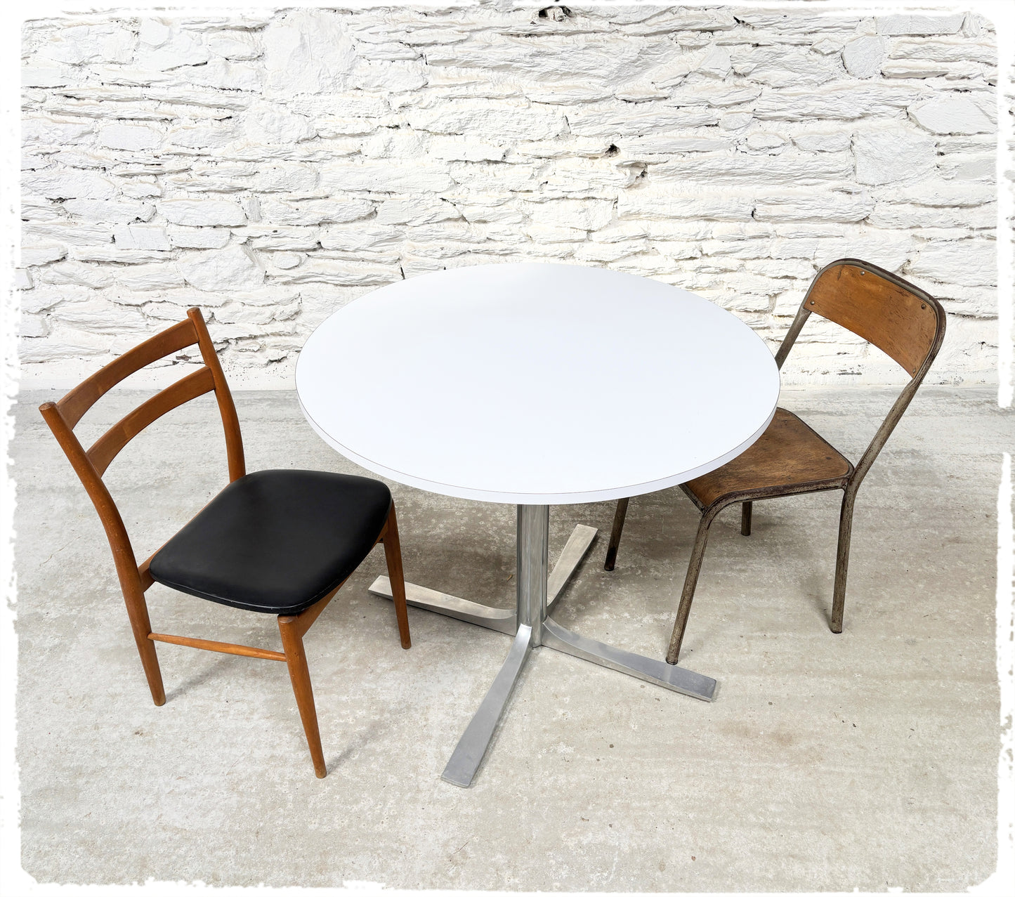 Table Ronde Vintage Années 70 Pied Croix