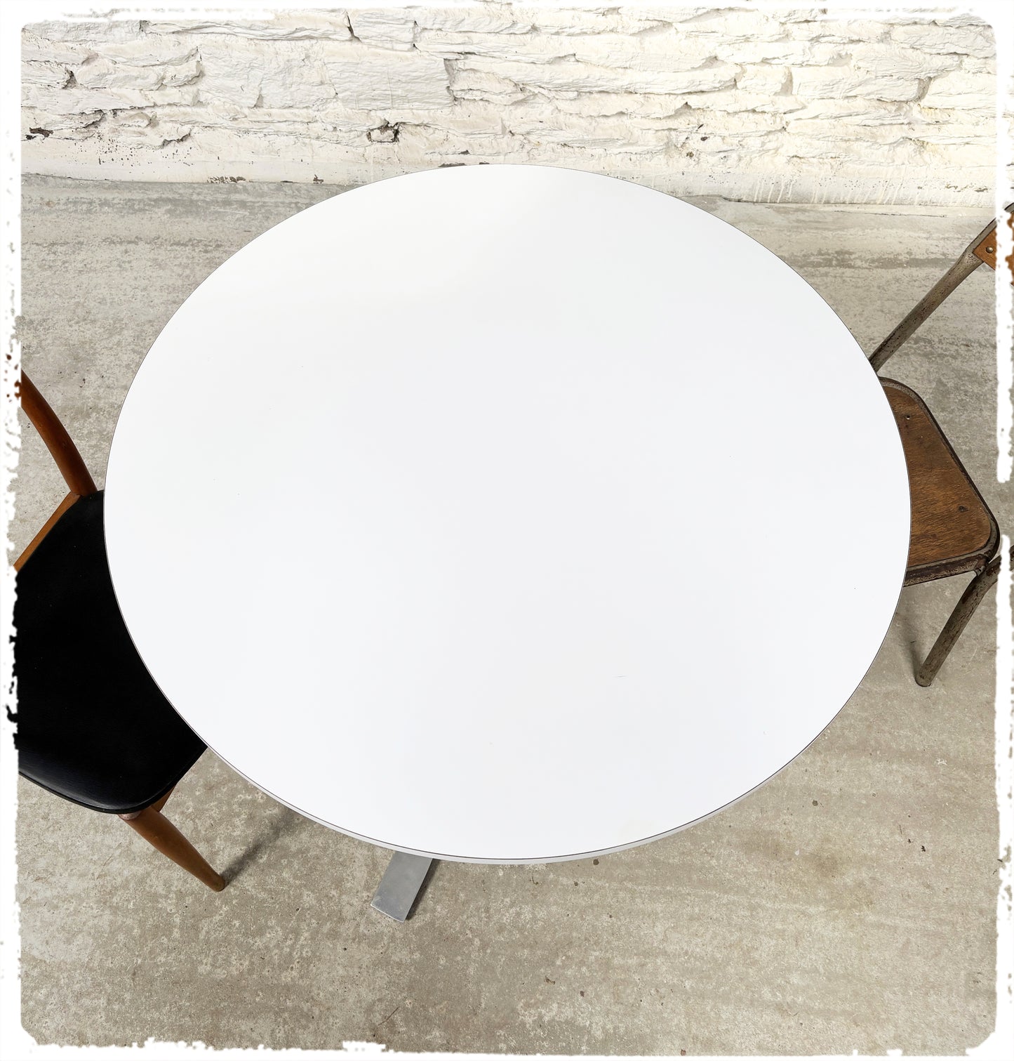 Table Ronde Vintage Années 70 Pied Croix