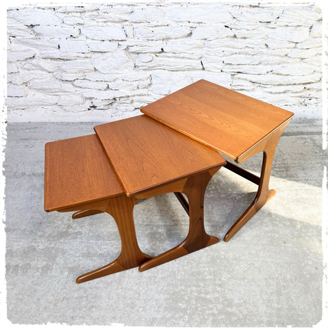 Tables Basses Gigognes Vintage Jentique en Teck