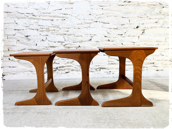 Tables Basses Gigognes Vintage Jentique en Teck