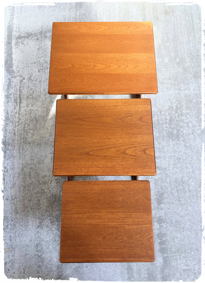 Tables Basses Gigognes Vintage Jentique en Teck