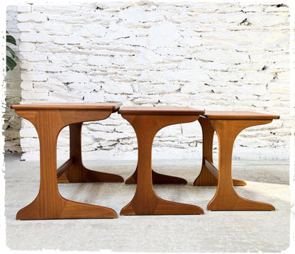 Tables Basses Gigognes Vintage Jentique en Teck