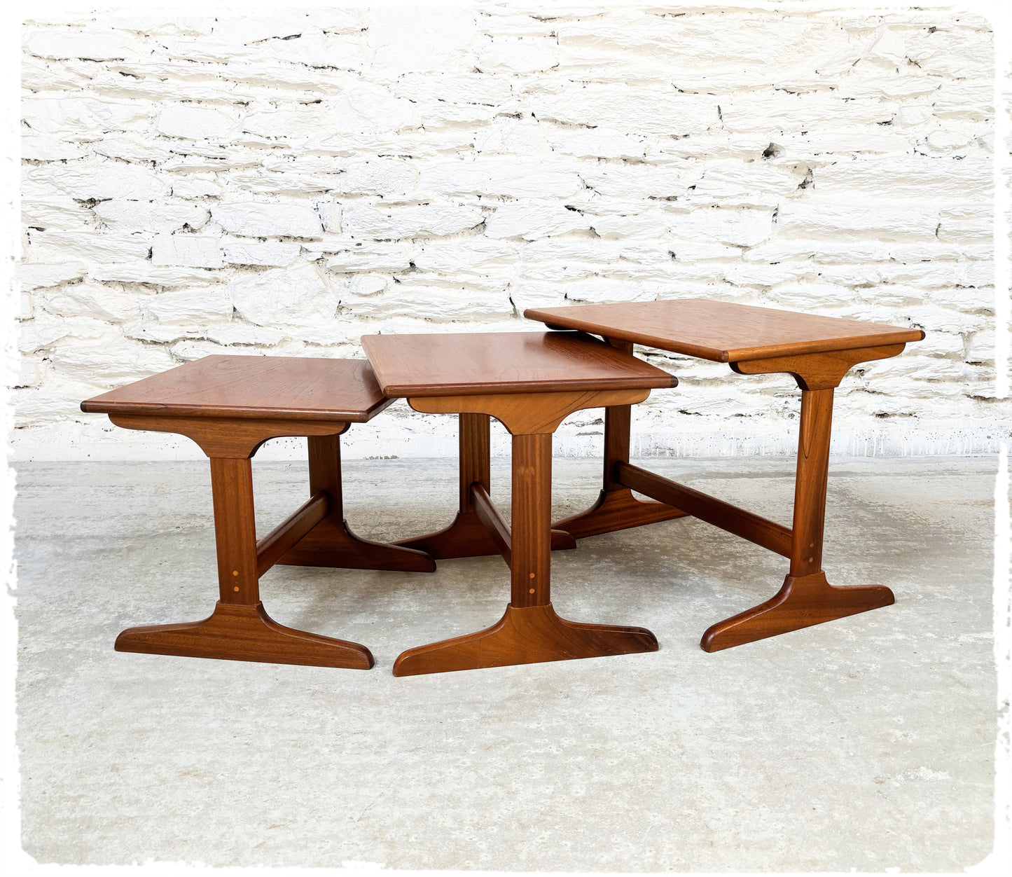 Tables Basses Gigognes Vintage en Teck