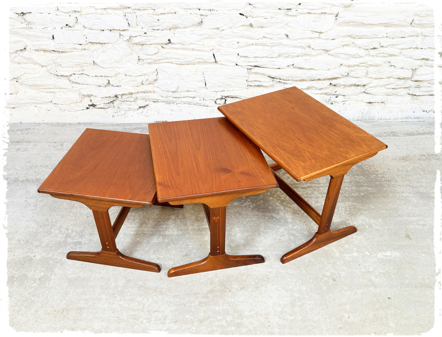Tables Basses Gigognes Vintage en Teck