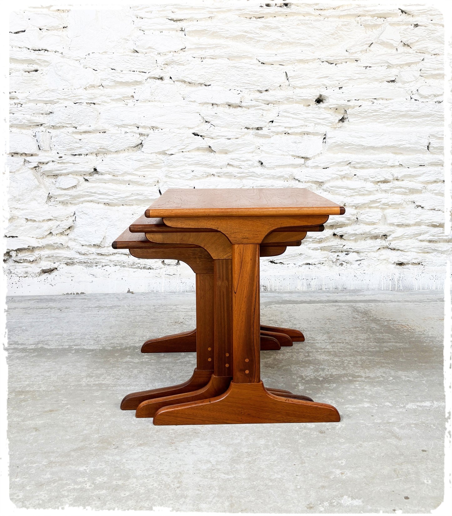Tables Basses Gigognes Vintage en Teck