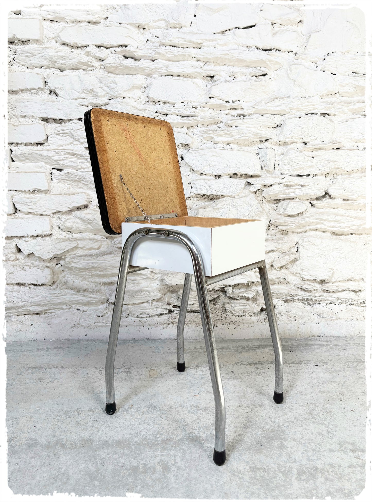 Tabouret Coffre à Cirage Vintage Formica Rouge