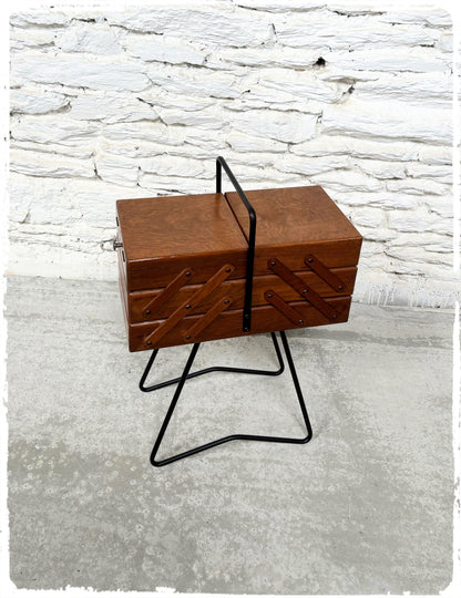 Grande Travailleuse Vintage Moderniste Chêne Pieds Métal