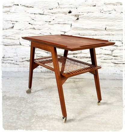 Trolley Desserte Roulante Vintage Scandinave en Teck et Rotin