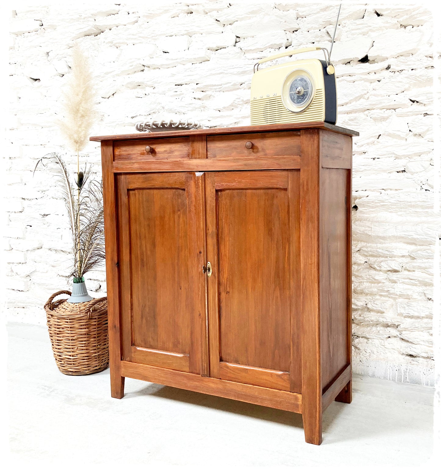 Ancien Buffet Parisien Vintage en Bois Massif
