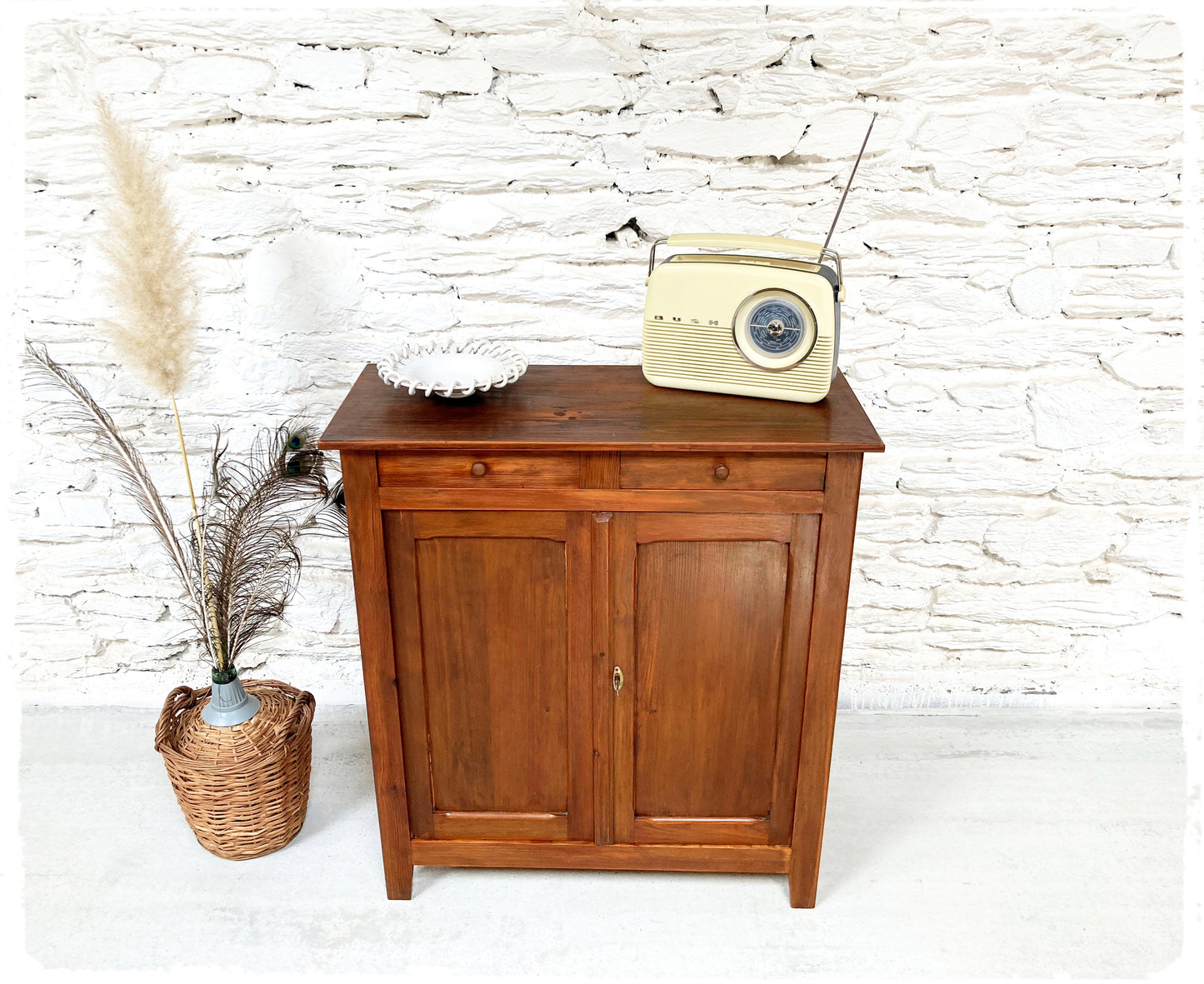 Ancien Buffet Parisien Vintage en Bois Massif