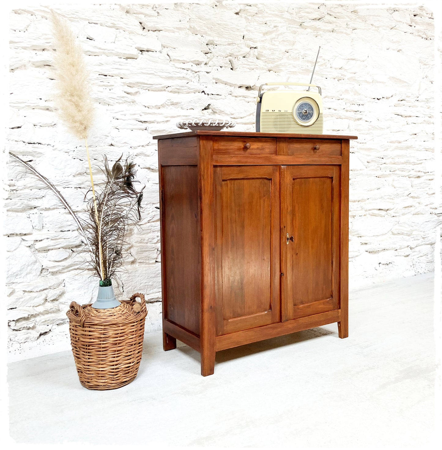 Ancien Buffet Parisien Vintage en Bois Massif