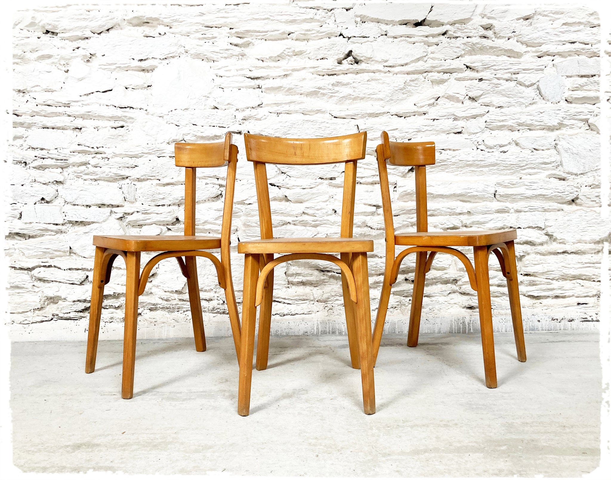 Chaises Vintage En Bois - Blanc - Environ 87 Cm De Haut - Occasion Bon État