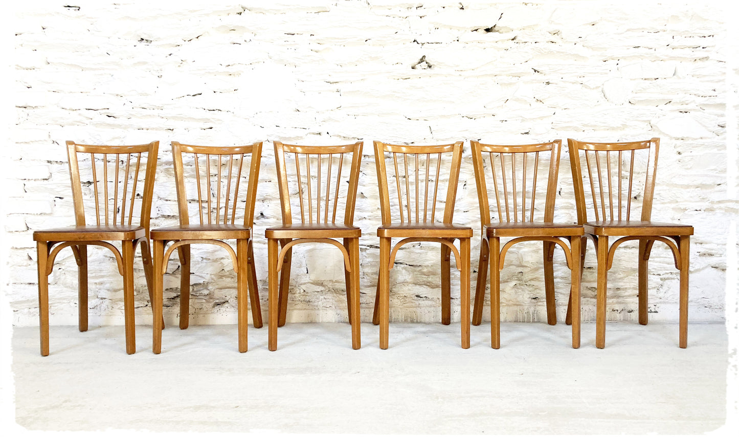 Suite de 6 Chaises Bistrot Vintage Baumann Modèle "53"