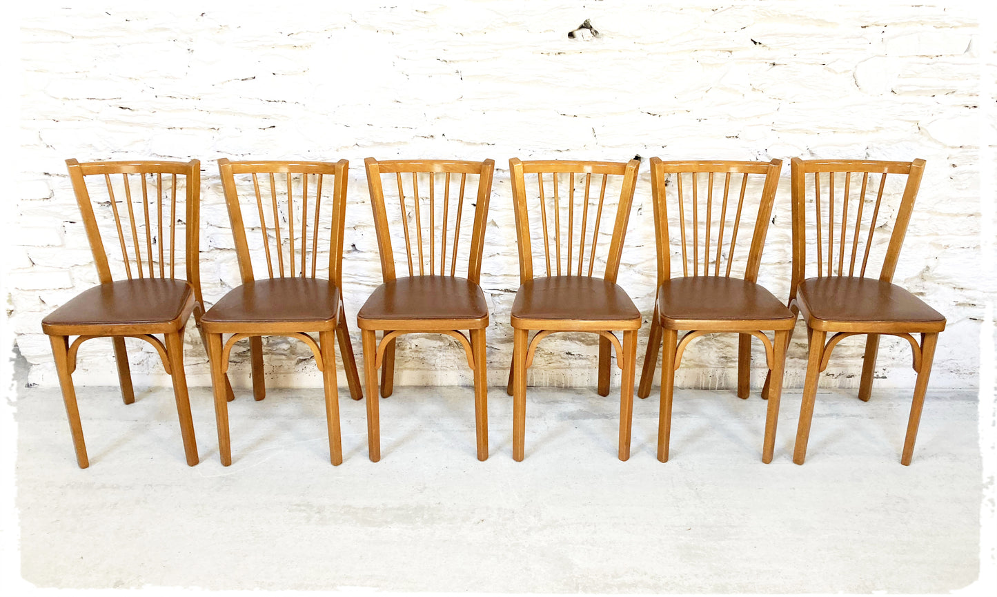 Suite de 6 Chaises Bistrot Vintage Baumann Modèle "53"