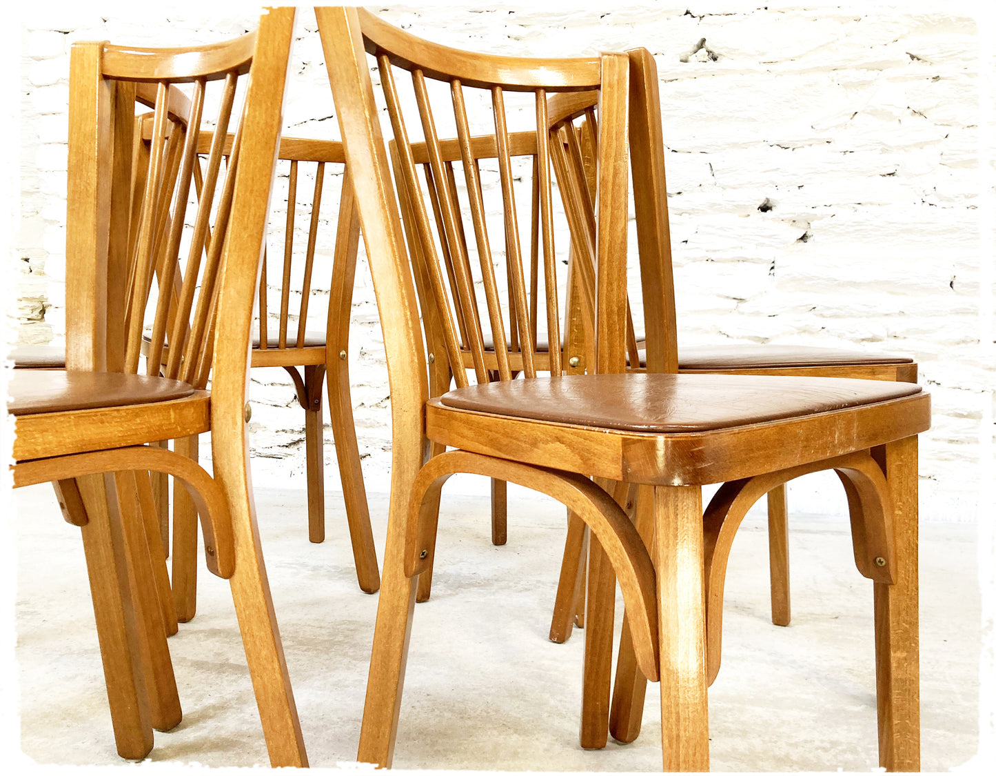 Suite de 6 Chaises Bistrot Vintage Baumann Modèle "53"