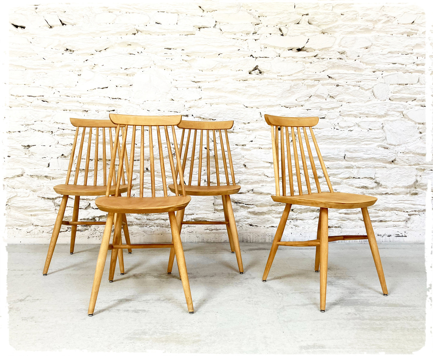 Suite de 4 Chaises Vintage Pieds Compas Thonet