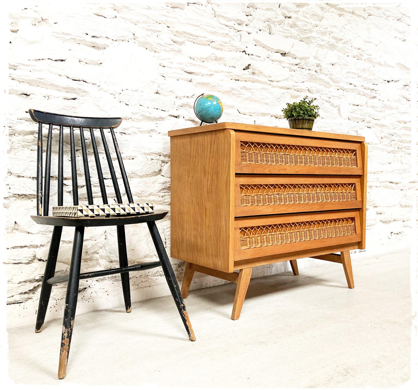 Commode Vintage Pieds Compas Bois et Rotin