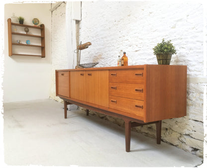 Grande Enfilade Vintage Style Scandinave en Teck