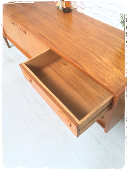 Grande Enfilade Vintage Style Scandinave en Teck