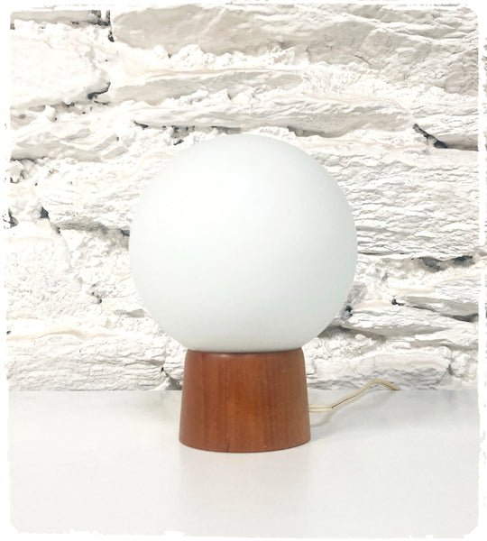 Lampe de Chevet Vintage Socle Teck Globe Opaline