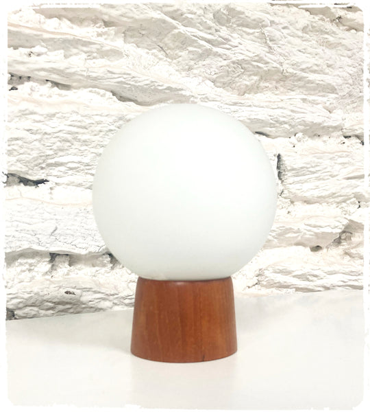 Lampe de Chevet Vintage Socle Teck Globe Opaline