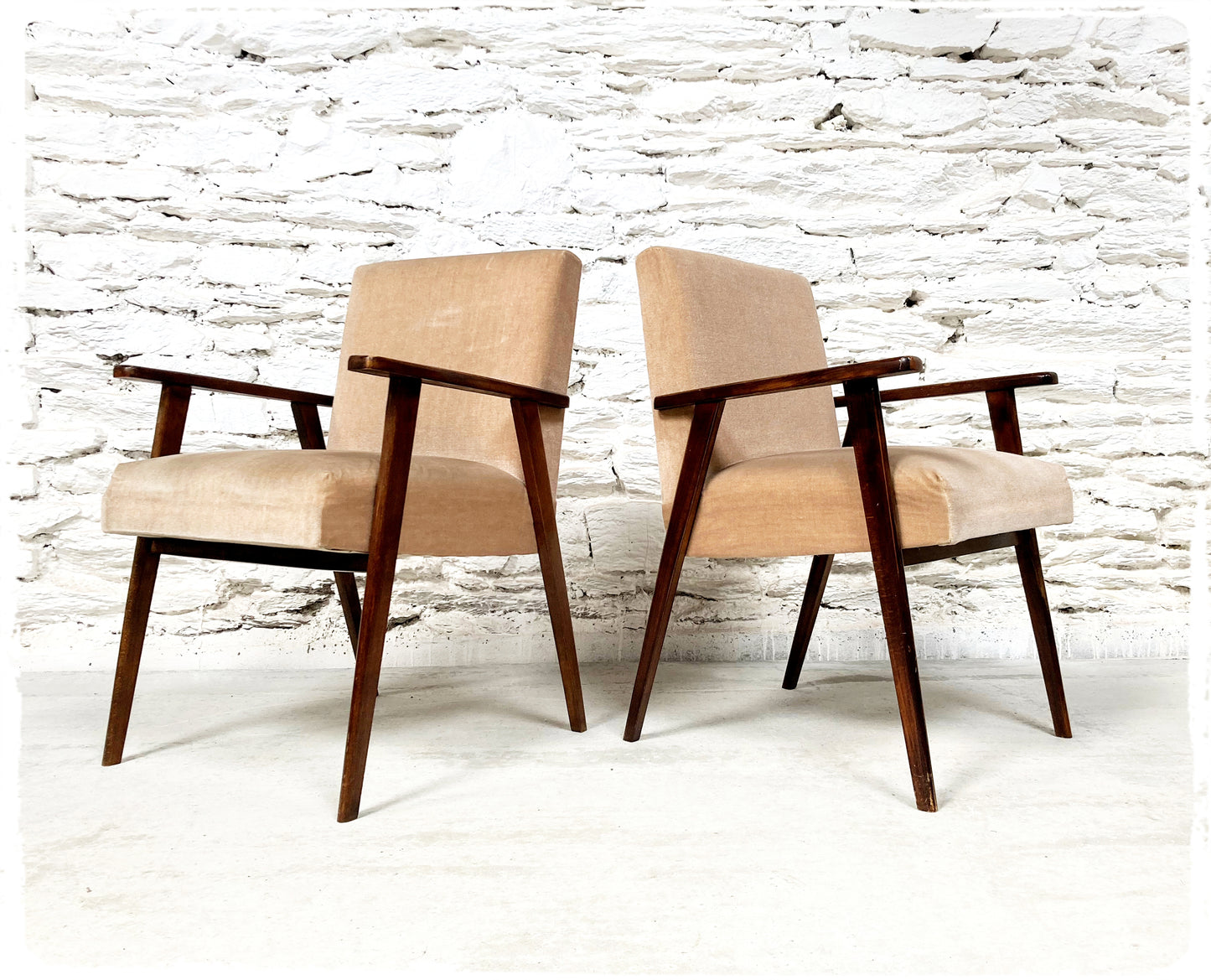 Paire de Fauteuils Vintage Pieds Compas