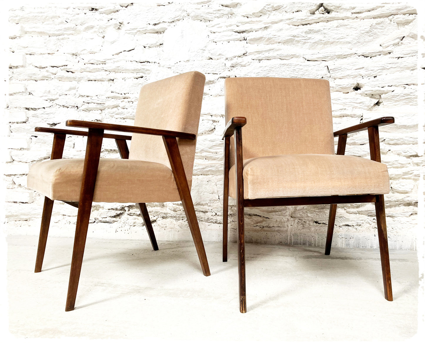 Paire de Fauteuils Vintage Pieds Compas